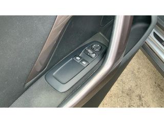 Peugeot 2008 2016 1.2 VTi Style-thumb-16