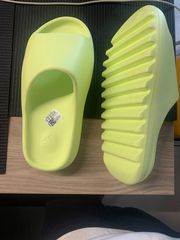 Yeezy slides-thumb-4