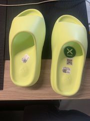 Yeezy slides-thumb-5