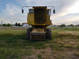 Θεριζοαλωνιστικές New Holland 1982 8070