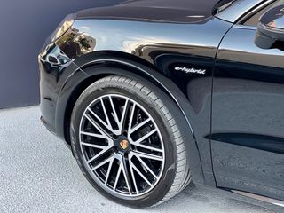 Porsche Cayenne 2024 S E-HYBRID 519hp COUPE GTS-thumb-9