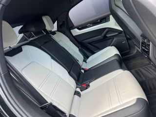 Porsche Cayenne 2024 S E-HYBRID 519hp COUPE GTS-thumb-23