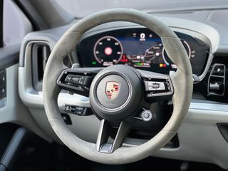 Porsche Cayenne 2024 S E-HYBRID 519hp COUPE GTS-thumb-24