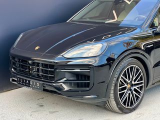 Porsche Cayenne 2024 S E-HYBRID 519hp COUPE GTS-thumb-8