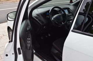 Ford Focus 2017 1000cc St Line 125Hp-thumb-4