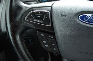 Ford Focus 2017 1000cc St Line 125Hp-thumb-6