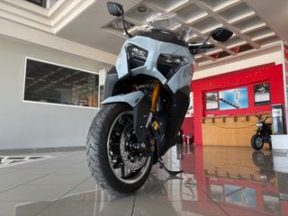 Yamaha TMAX 560 Tech Max 2025 TECH MAX CERAMIC GREY SPECIAL EDITION-thumb-6