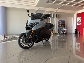 Yamaha TMAX 560 Tech Max 2025 TECH MAX CERAMIC GREY SPECIAL EDITION-thumb-2
