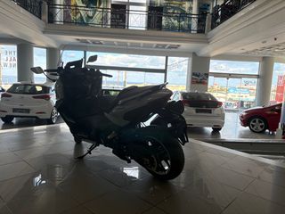 Yamaha TMAX 560 Tech Max 2025 TECH MAX CERAMIC GREY SPECIAL EDITION-thumb-8