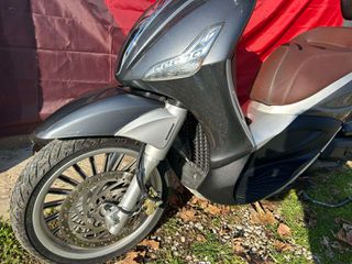 Piaggio Beverly 300 2018-thumb-12
