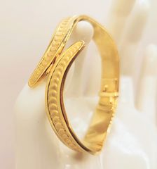 Βραχιόλι χειροπέδα Monet Vintage Gold Tone με σχέδιο Scalloped Α9536 ΤΙΜΗ 75 ΕΥΡΩ