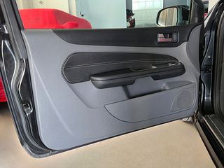Ford Focus 2009 ST-thumb-23