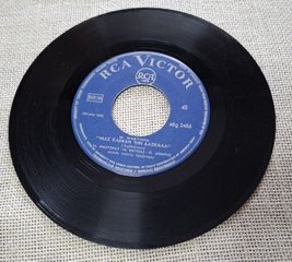 Ν. Νατσιάς, Μ. Μάστορας, Π. Δεμίρης– Τιμημένο Σόι / Μας Κλέψαν Την Δασκάλα