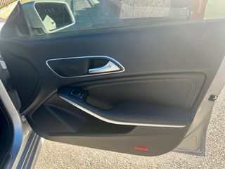 Mercedes-Benz CLA 180 2015-thumb-11