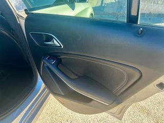 Mercedes-Benz CLA 180 2015-thumb-10