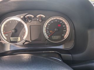 Volkswagen Golf 2004 1.4 3d-thumb-16