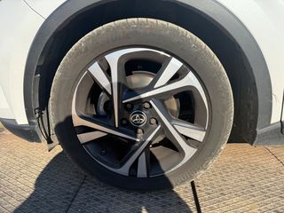 Toyota C-HR 2022-thumb-6