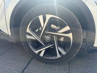 Toyota C-HR 2022-thumb-10