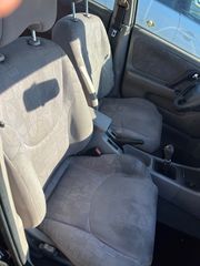 Nissan Primera 2003-thumb-8