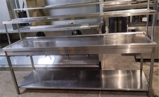 Τραπέζι Ανοξείδωτο Λαντζωτό Με Ράφι 231x70x120Cm - Μεταχειρισμένο.