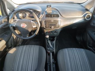 Fiat Grande Punto 2011-thumb-11