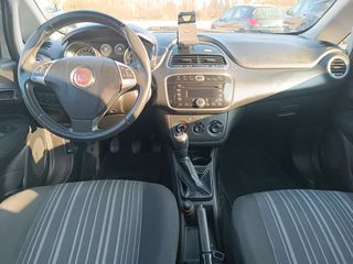 Fiat Grande Punto 2011-thumb-12
