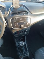 Fiat Grande Punto 2011-thumb-17