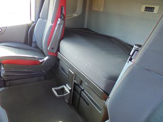 Volvo 2015 FH4 460-thumb-14