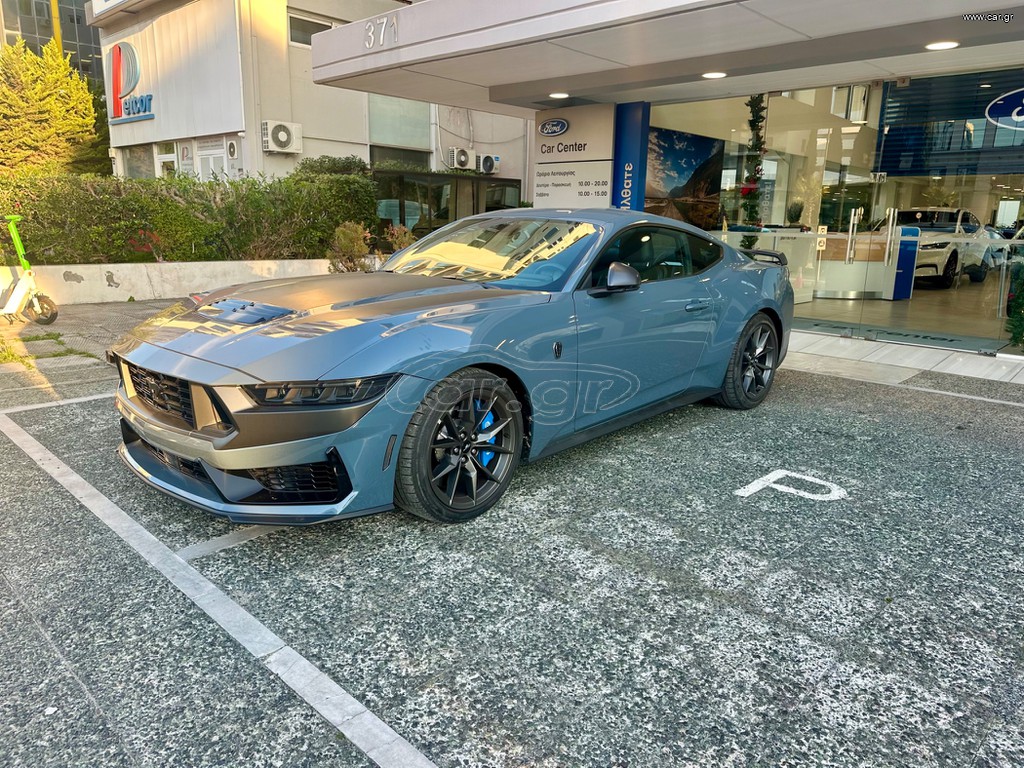 Ford Mustang 2025 Dark Horse Fastback 5.0L V8 454hp M6 RWD