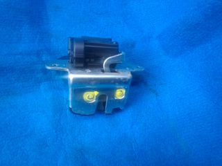 ΚΛΕΙΔΑΡΙΑ ΠΙΣΩ ΤΖΑΜΟΠΟΡΤΑΣ LANCIA YPSILON (2004-2011) 006609 0006 650067-01 12V
