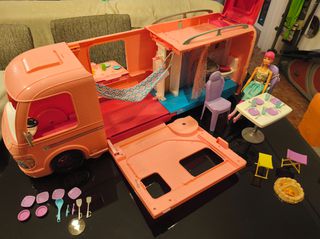 Τροχόσπιτο Barbie Dream camper