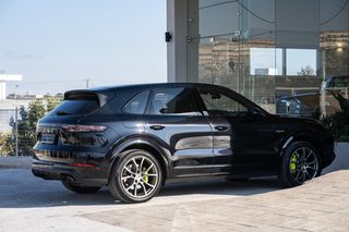 Porsche Cayenne 2022 E-Hybrid Platinum Edition-thumb-3