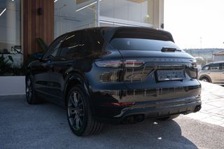 Porsche Cayenne 2022 E-Hybrid Platinum Edition-thumb-4