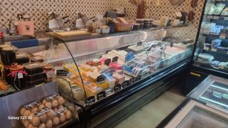Βιτρίνα ψυγείο αλλαντικών-τυροκομικών 3Μ με τυριέρα 4+4 θέσεων + πάγκος ταμείου !!!
