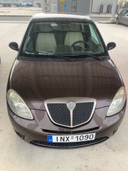 Lancia Ypsilon 2011 Versus