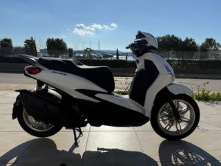 Piaggio Beverly 400 2025-thumb-1