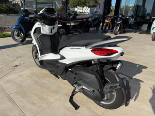 Piaggio Beverly 400 2025-thumb-3