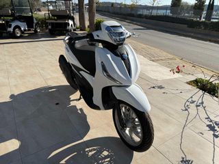 Piaggio Beverly 400 2025-thumb-4