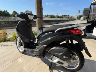 Piaggio Medley 200 2025-thumb-1