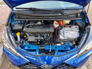 Toyota Yaris 2018 BI-TONE-thumb-10