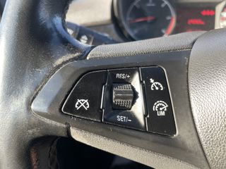 Opel Corsa 2017-thumb-12