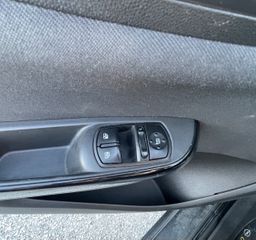 Opel Corsa 2017-thumb-11
