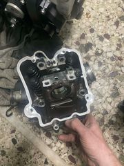 Κεφαλή κομπλέ με βαλβίδες Ktm 690