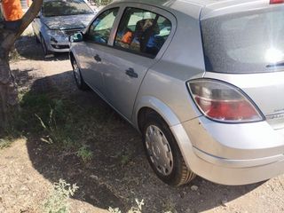 Opel Astra 2006-thumb-2