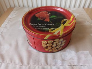 Μεταλλικό (tin) κασσιτέρου κουτί vintage, Danish Butter Cookies. Product of Denmark. Διάμετρος 19 εκατοστά, ύψος 8,5 εκατοστά.