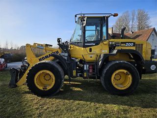 Φορτωτής Με Λάστιχα Komatsu 2016 WA200-7