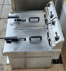 Φριτέζα Διπλή Ηλεκτρική Επιτραπέζια 15+15Lt Με Αποσπώμενο Κάδο 70x60x36Cm VISVARDIS - Μεταχειρισμένη.-thumb-3