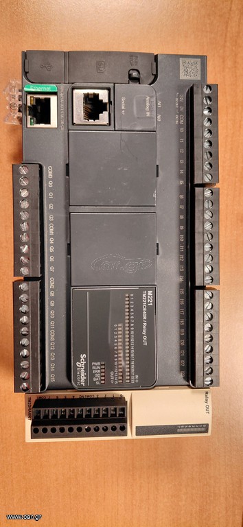 PLC M221
