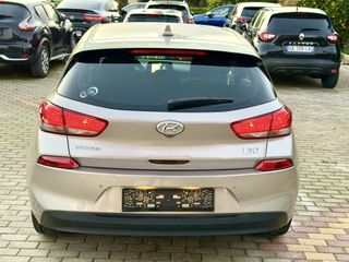 Hyundai i 30 2017 Style 1.6 CRDI 7-DCT-thumb-9