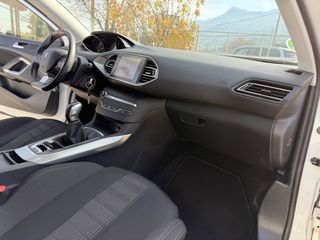 Peugeot 308 2018-thumb-17